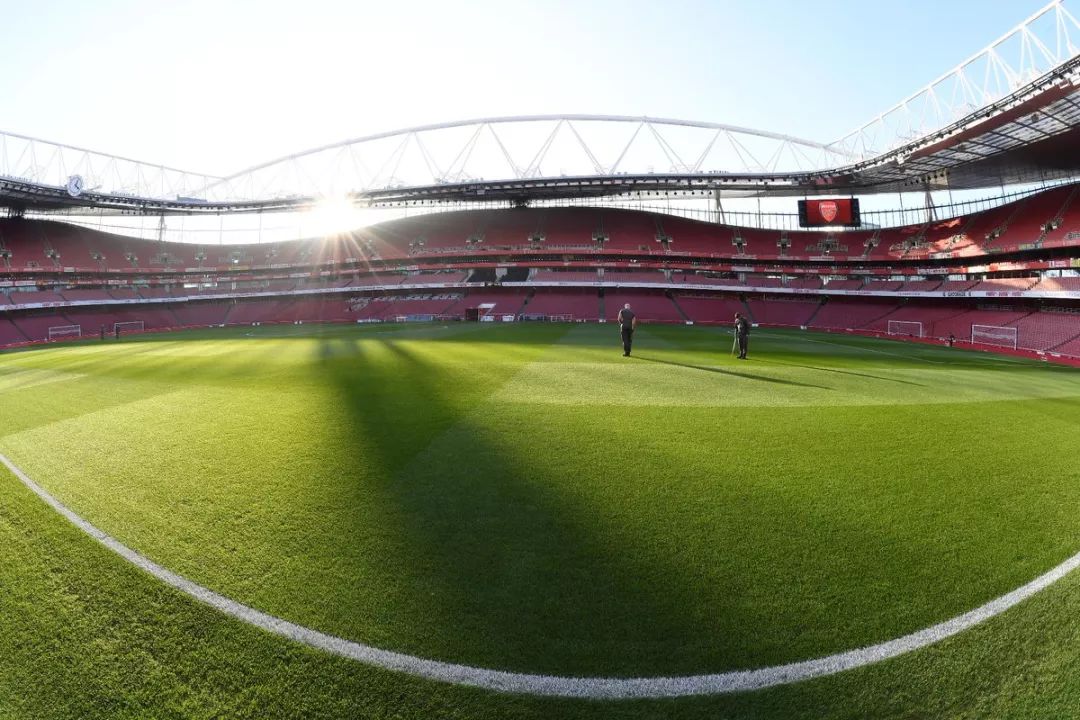 爱游戏APP-布莱顿训练开放日，赛前伤情更新引欢呼，意大利杯在即，赛季目标并未改变的简单介绍-爱游戏APP